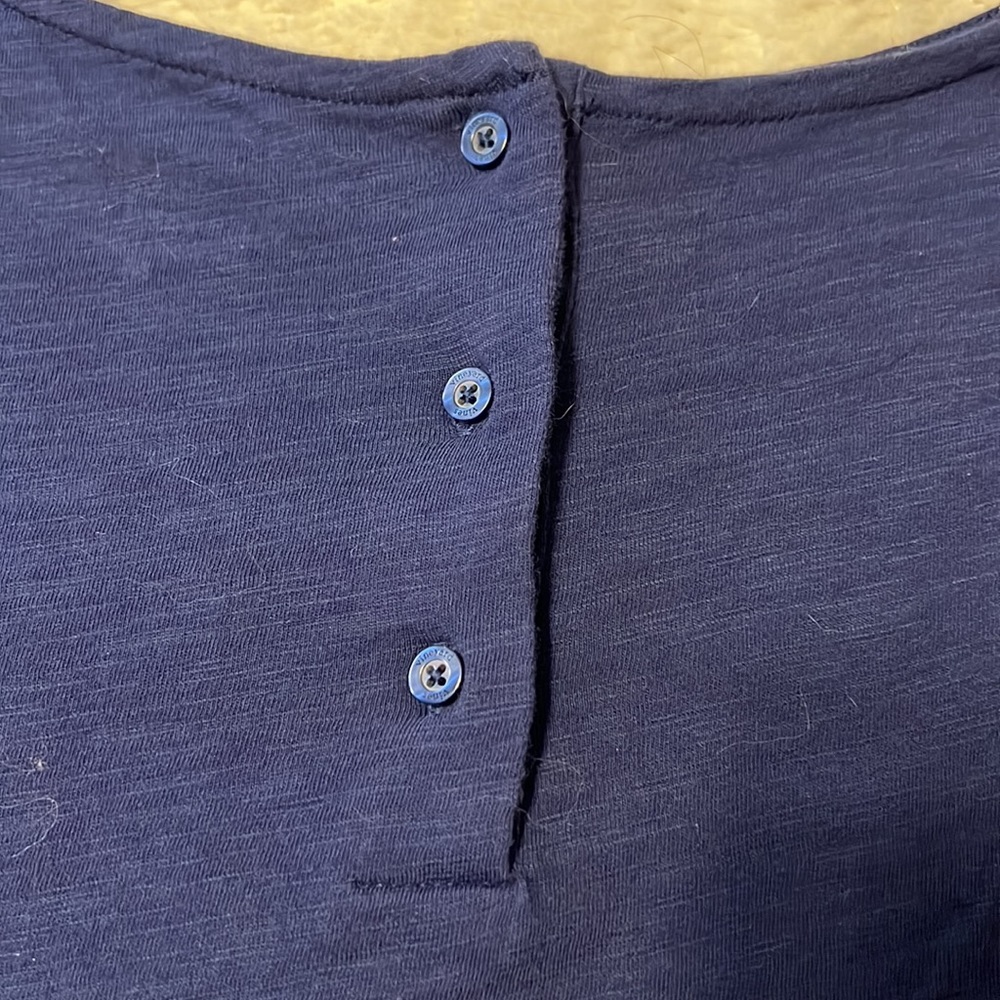 Vineyard Vines Shirt with Layered Sleeve LIKE NEW - Picture 6 of 6